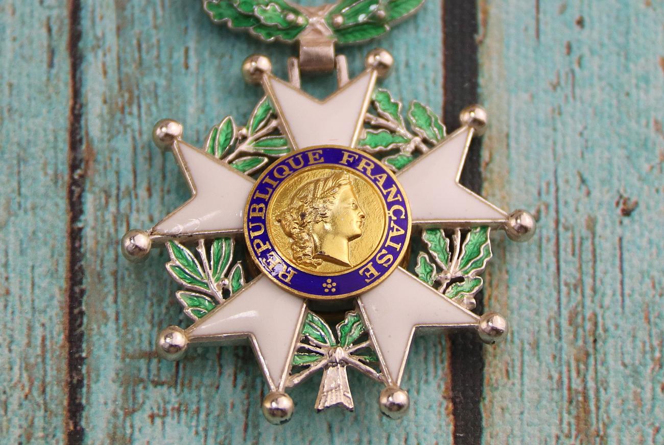 Légion d'honneur : promotion du nouvel an, 487 personnes dont Gilbert Montagné et Chantal Lauby